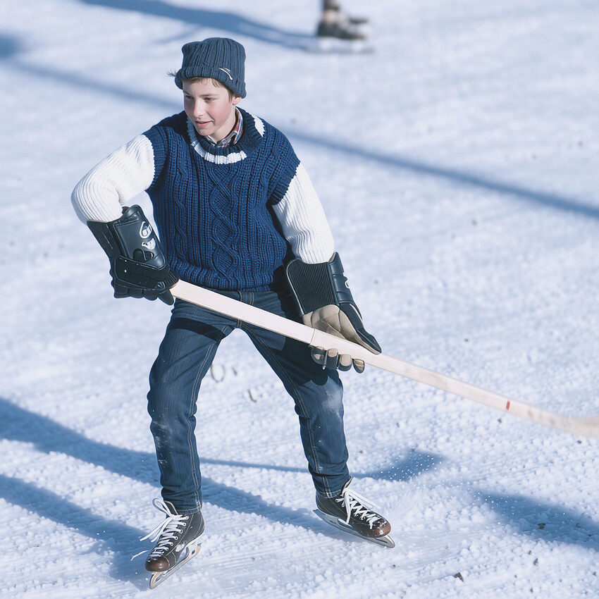 HOCKEY 1 (22)-Qwen_2511