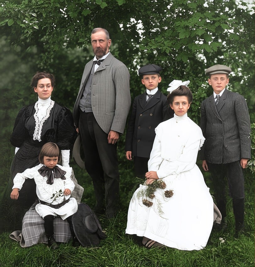 294539443_10222200031858773_4273101658408842893_n-gigapixel-redefine-realistic-4x-faceai v2 Moasic Color