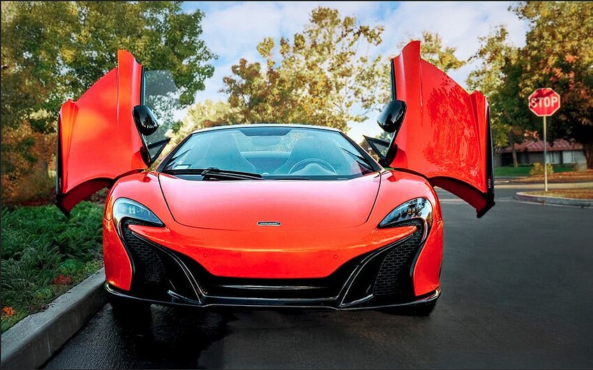 Fotomaker_OrangeMcLaren-StreetPortrait