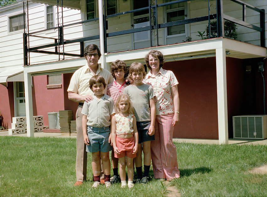 E0061976-Aug 1977110 Film-010 copy-2-recover v2-1x-faceai v3-2-cloud-wonder 3-4x